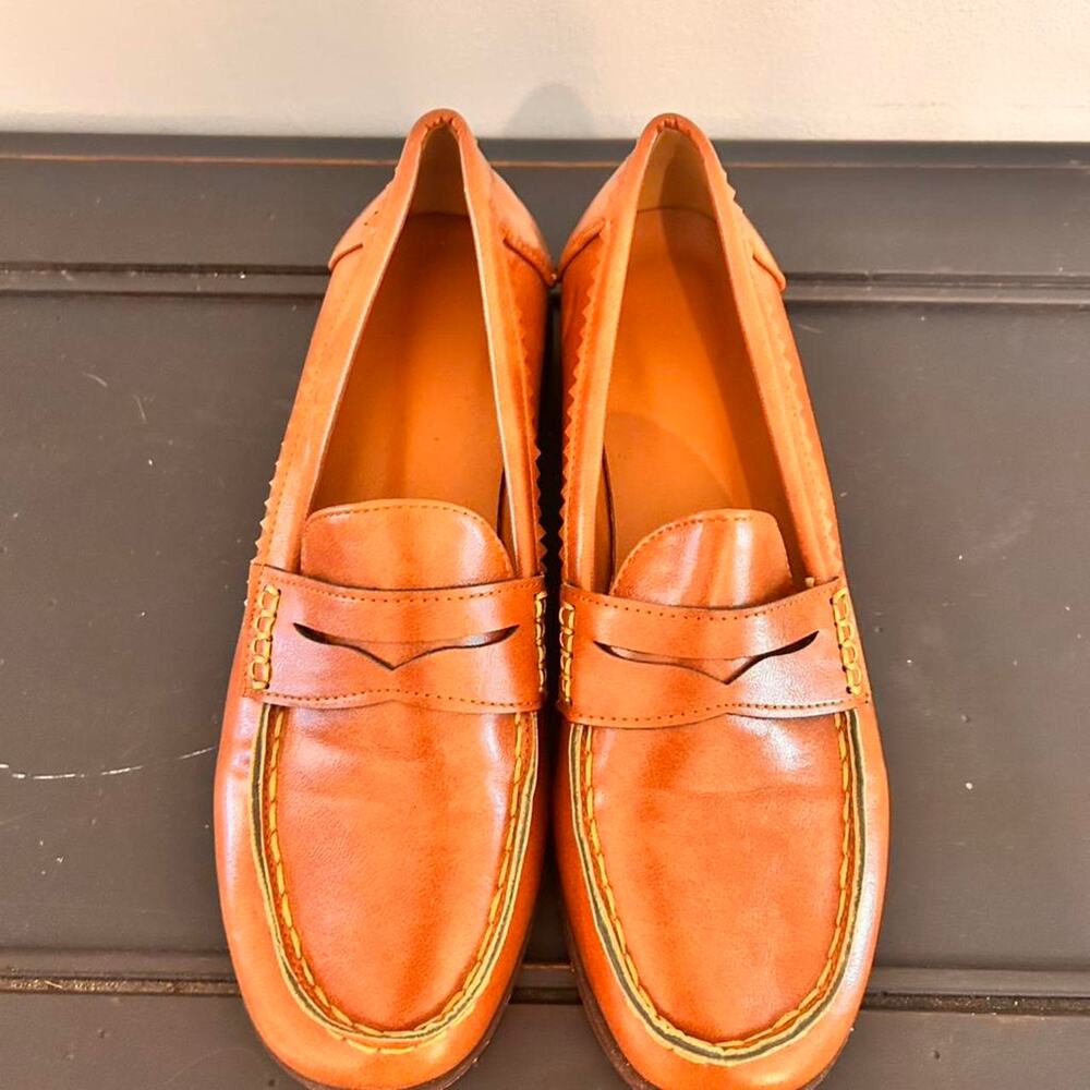 Size 8 tan leather loafers